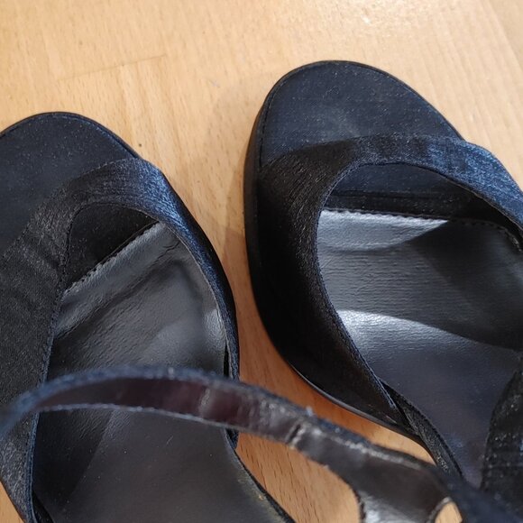 Woman's Hi Heel Shoes - Picture 4 of 4